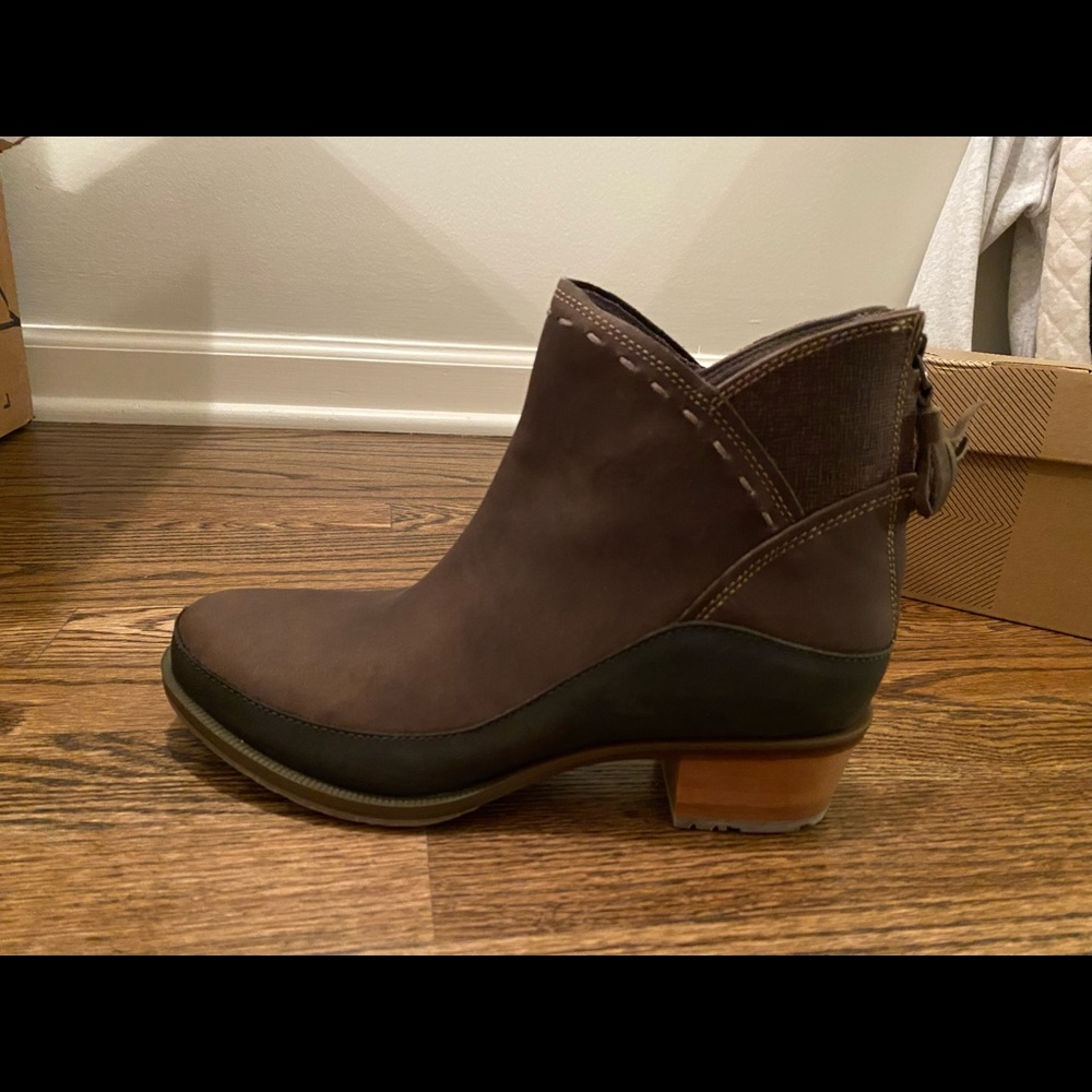 NWT! CHACO Cataluna boots.